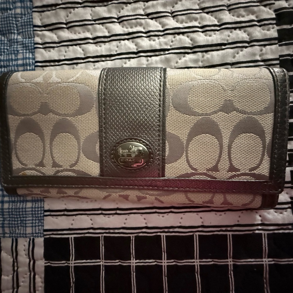 AUTHENTIC Coach Brown Signature Snap Wallet